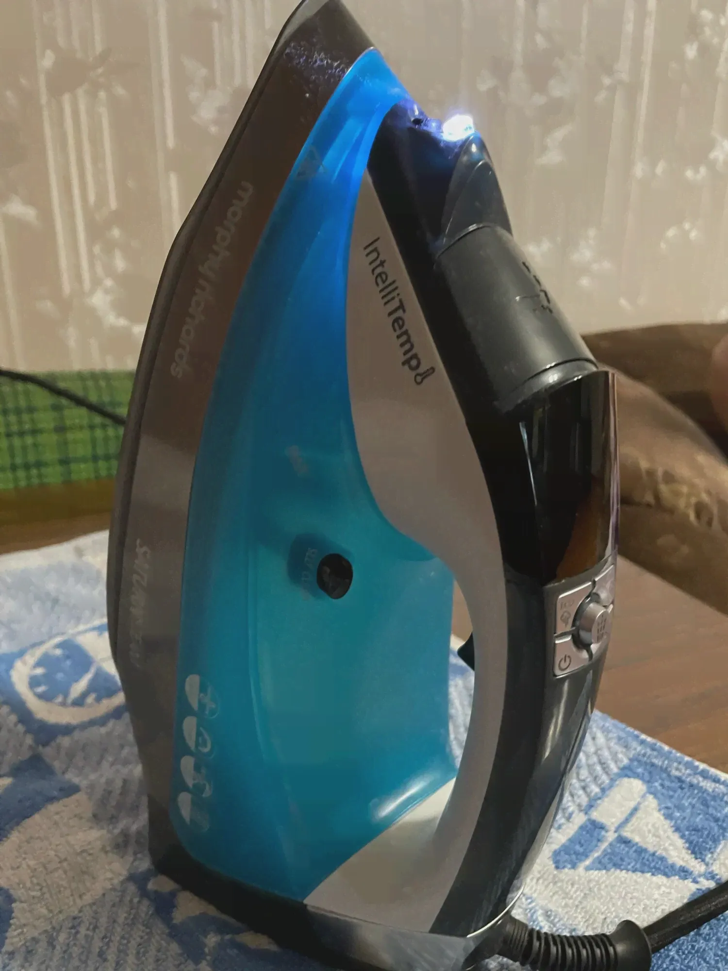 🛍 Morphy Richards Утюг-Парогенератор Saturn Intellitemp 305003-4